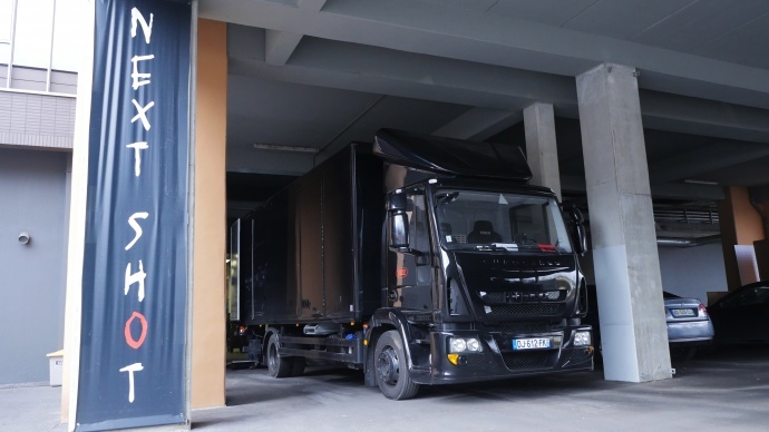 揭秘!吕克 · 贝松的惊险汽车追逐戏是怎么拍摄的:车拍摇臂Scorpio Arm