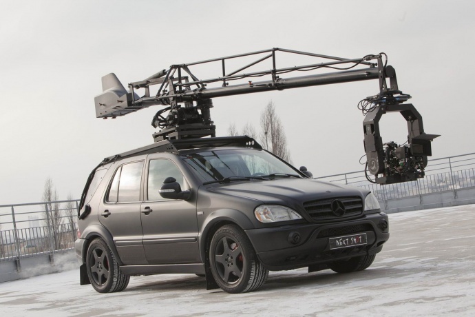 揭秘!吕克 · 贝松的惊险汽车追逐戏是怎么拍摄的:车拍摇臂Scorpio Arm