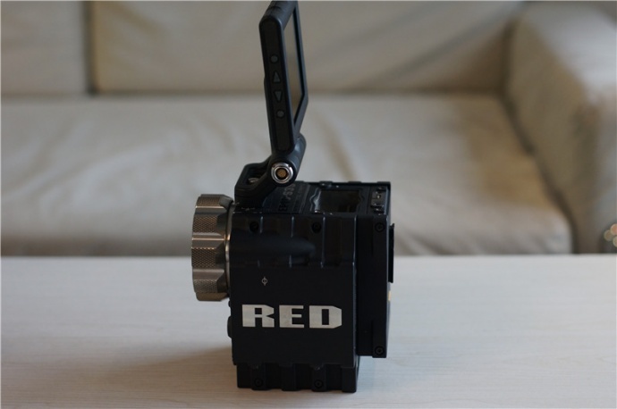 出4套二手RED EPIC-X 5K 电影摄影机，行货现货，最低只要135000元，双机购买送机身套件。