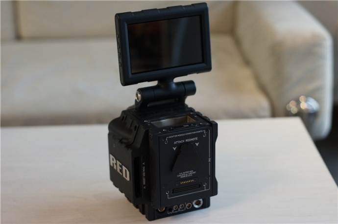 出4套二手RED EPIC-X 5K 电影摄影机，行货现货，最低只要135000元，双机购买送机身套件。