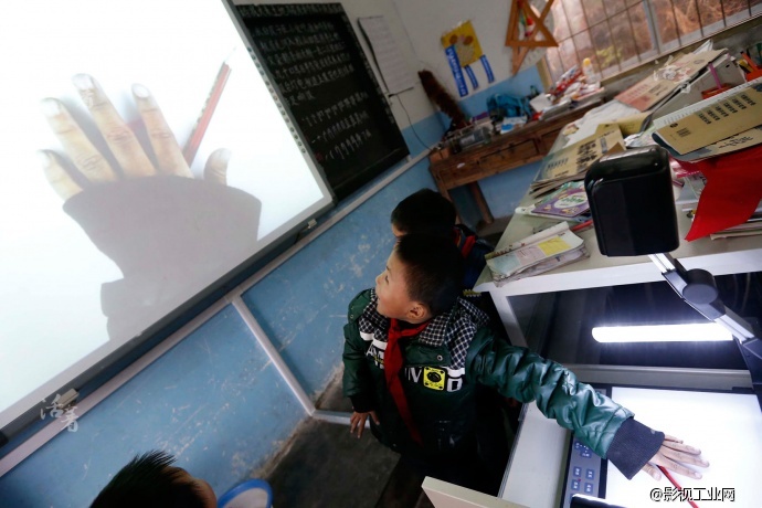 狮子座传媒对话|大山之巅的学校