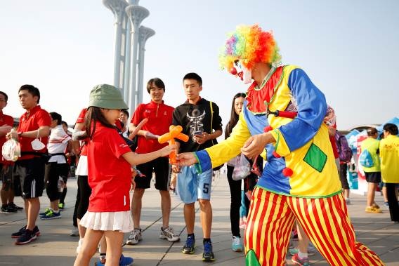 “奔跑吧！小能人！”：佳能跑团欢乐跑中国