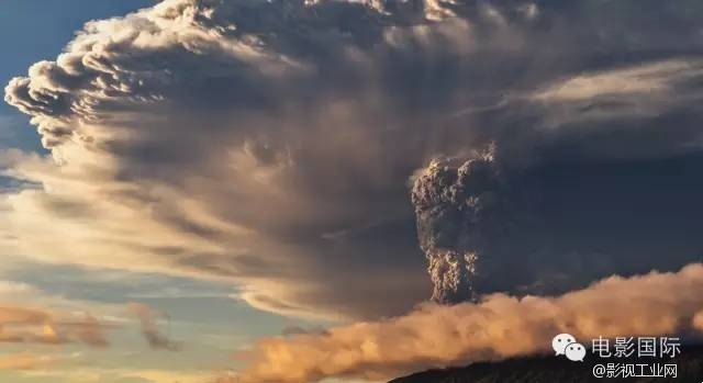 Amazzzzing!8K镜头延时拍摄的火山喷发