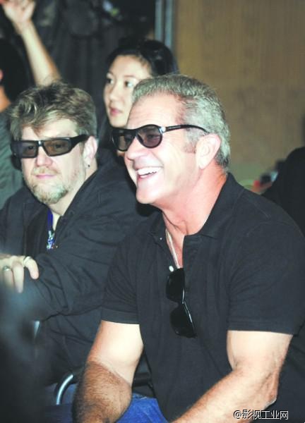 ​《大轰炸》开机黄圣依饰林徽因众男神吹响集结号