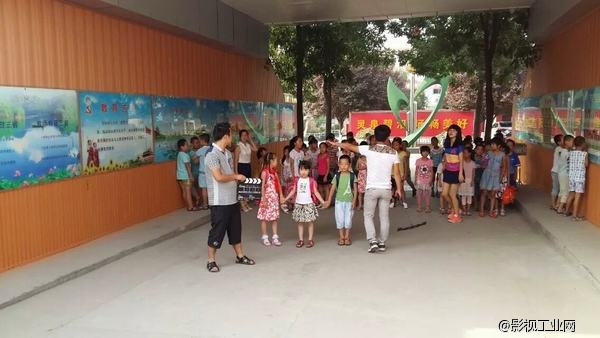 大型公益微电影《我们的新老师》开机