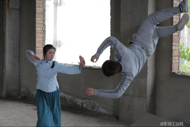 你若看过煎饼侠就应该看精武雄风，同样电影梦，看这帮爷们怎么搞