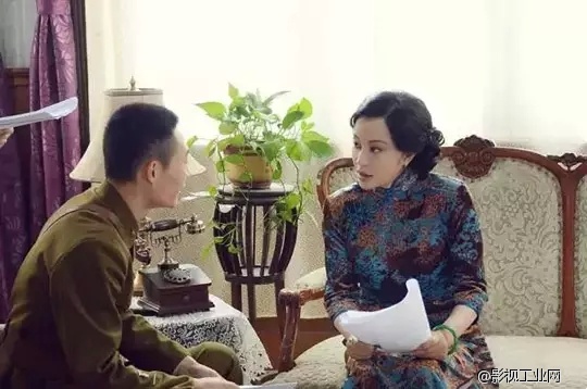 ​淘电影《大轰炸》刘晓庆剧照曝光 一袭旗袍炫出女人新风采