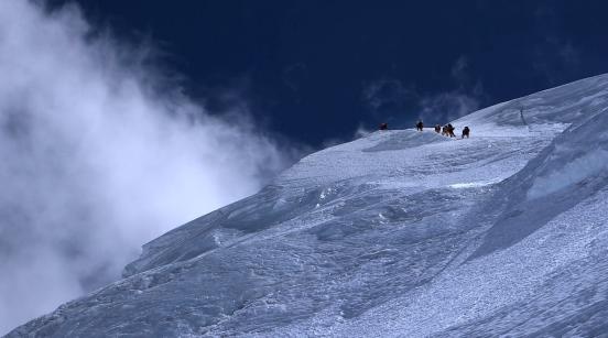 在世界之巅俯望大地 佳能专业器材拍摄《喜马拉雅天梯》