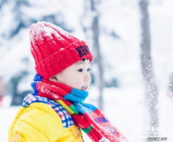 你在南方的艳阳里 大雪纷飞 我在北方的寒夜里 四季如春 济宁万千影像工作室出品