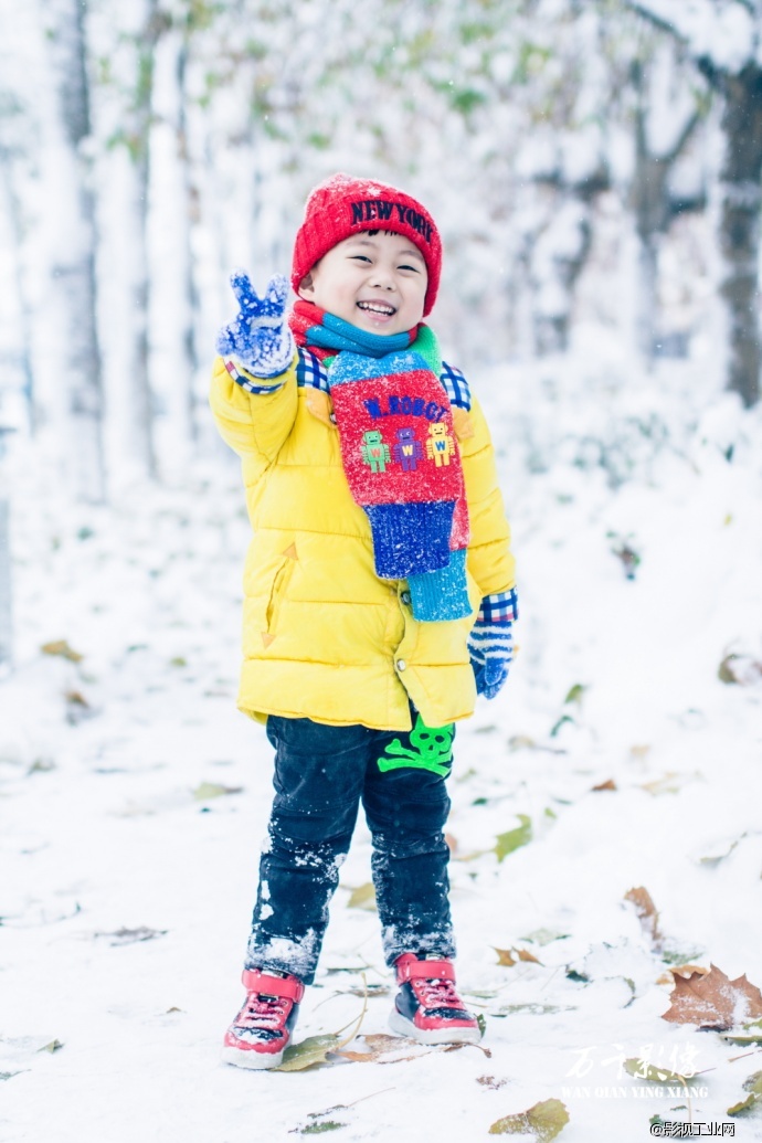 你在南方的艳阳里 大雪纷飞 我在北方的寒夜里 四季如春 济宁万千影像工作室出品