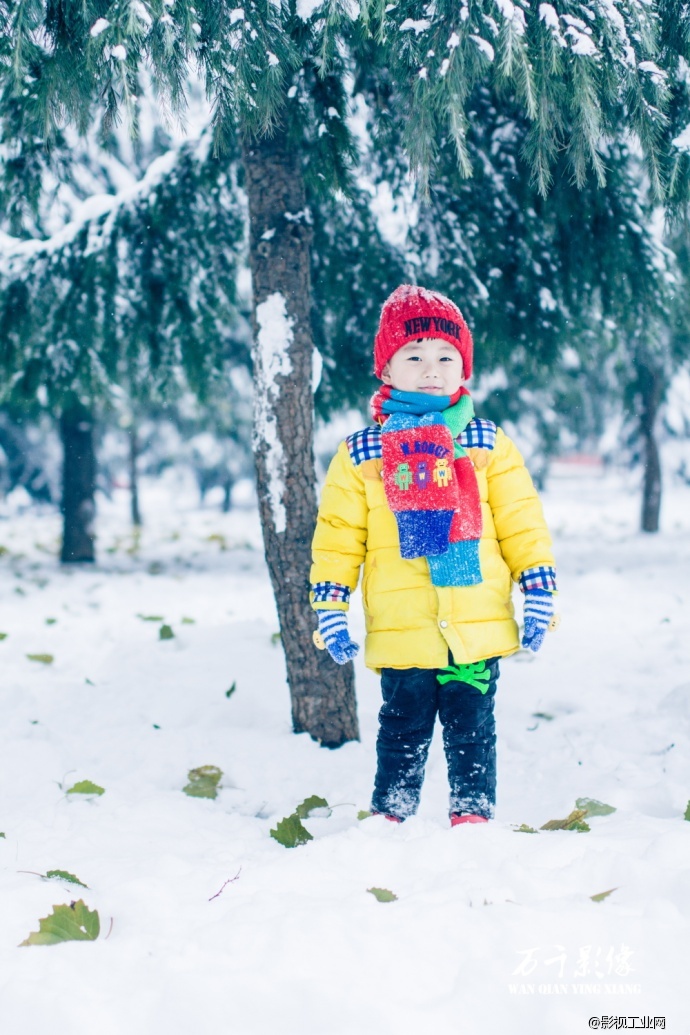 你在南方的艳阳里 大雪纷飞 我在北方的寒夜里 四季如春 济宁万千影像工作室出品