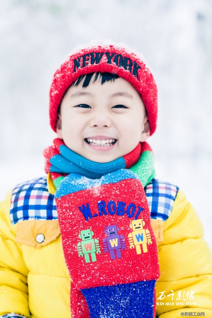 你在南方的艳阳里 大雪纷飞 我在北方的寒夜里 四季如春 济宁万千影像工作室出品