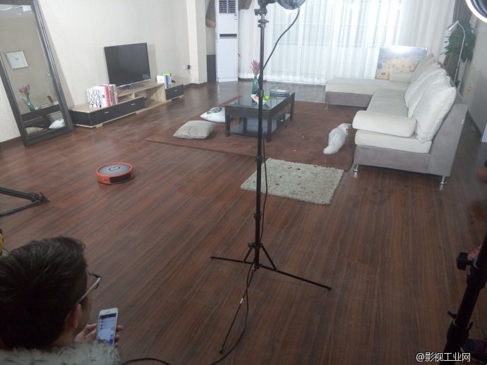 当萌猫遇上扫地机器人!—亿动力影视基地入驻剧组最新广告拍摄花絮