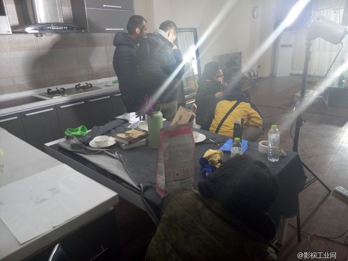 当萌猫遇上扫地机器人!—亿动力影视基地入驻剧组最新广告拍摄花絮