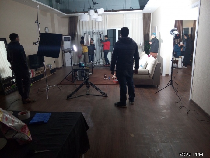 当萌猫遇上扫地机器人!—亿动力影视基地入驻剧组最新广告拍摄花絮