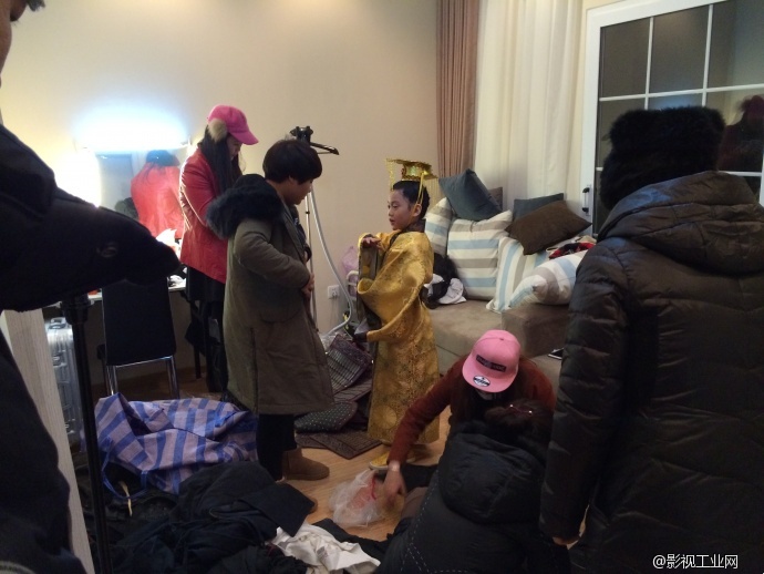 著名演员陈龙来我们影视基地拍广告啦!我们的工作人员也因参演而正式出道!