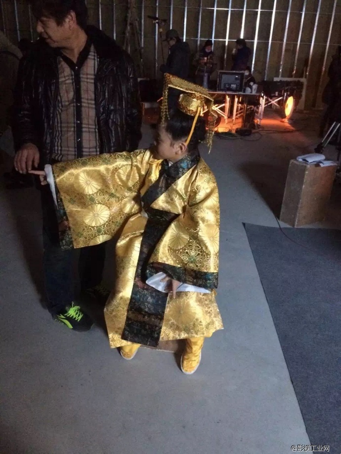 著名演员陈龙来我们影视基地拍广告啦!我们的工作人员也因参演而正式出道!