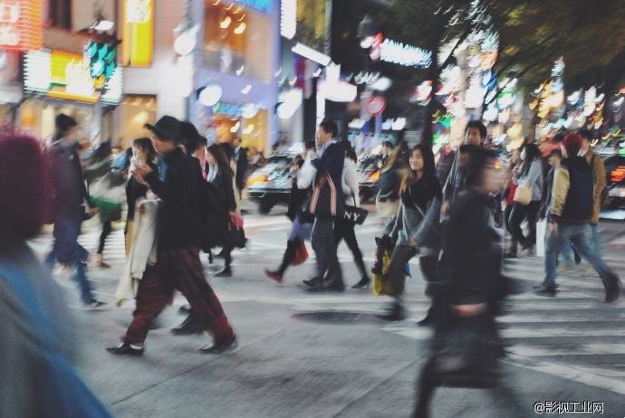 上海大姐遭车祸受重伤，路人如亲人全程相助