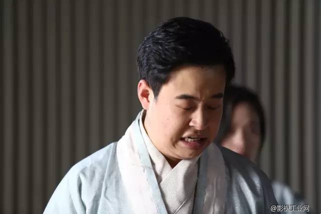 【淘梦资讯】亲一下会弯吗、NO是看一眼