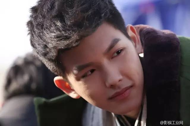 【淘梦资讯】亲一下会弯吗、NO是看一眼