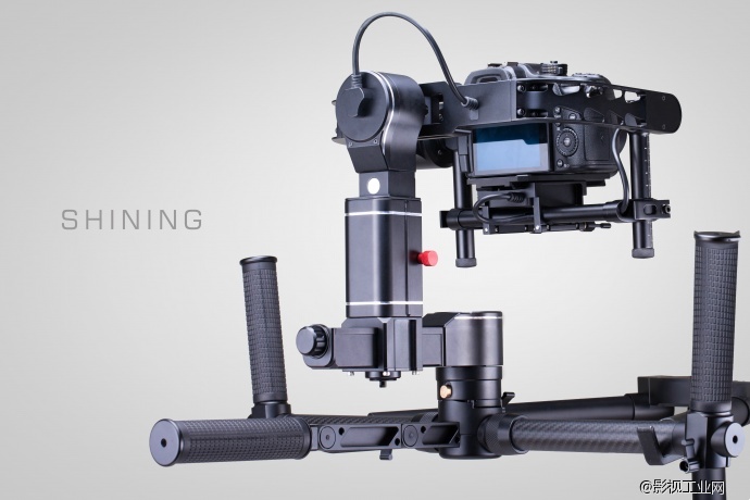 智云2016正式发布 专业级双手三轴稳定器
