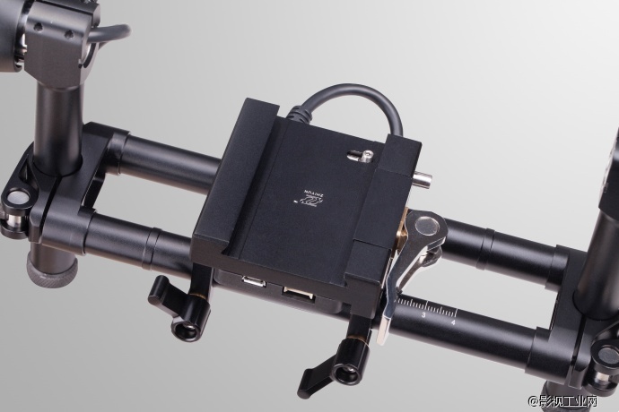 智云2016正式发布 专业级双手三轴稳定器