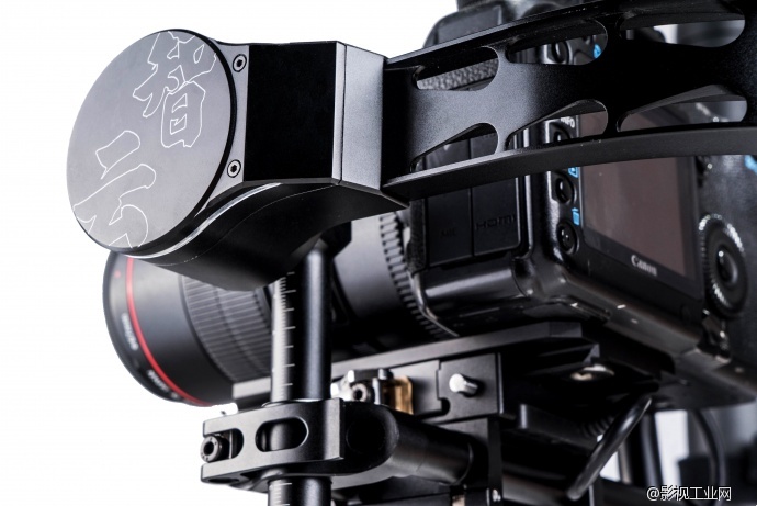 智云2016正式发布 专业级双手三轴稳定器