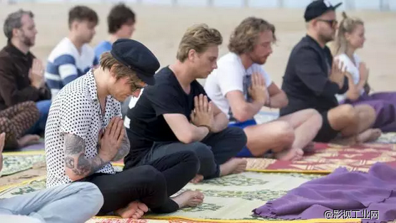 小型日报 |《DI-Rect酒店》