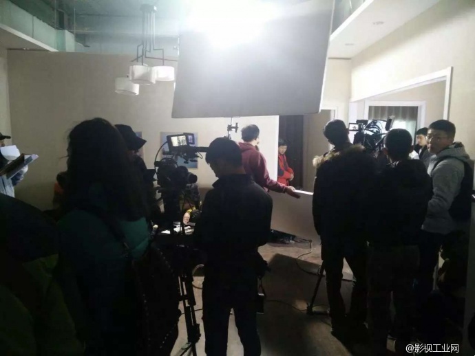 网络大电影《我的美女明星老婆》正在亿动力基地拍摄中！