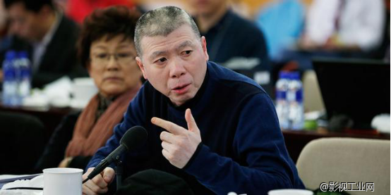 冯小刚，我想给您化个妆