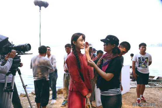 冯小刚，我想给您化个妆