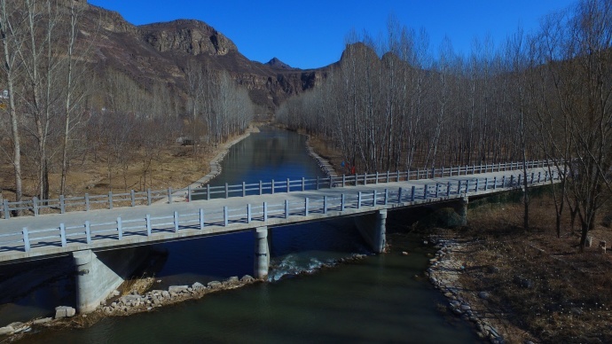 无人机飞行，请时刻记住安全。