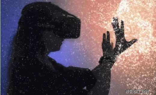 VR技术在电影行业内风大浪高，张艺谋准备接招？