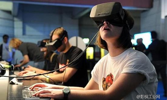 VR技术在电影行业内风大浪高，张艺谋准备接招？