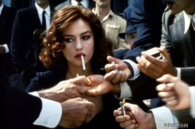 几分轻佻，些许慵懒：这些电影中抽烟的女人