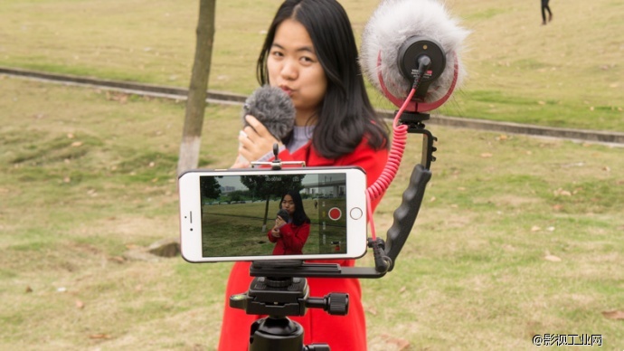 如何将单反麦克风用在iPhone手机上组成手机摄像套件