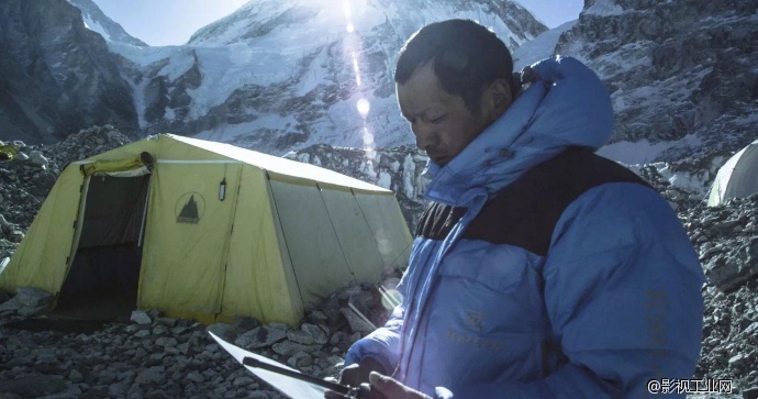 一部探索夏尔巴登山世界的纪录片