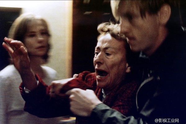 性中围城 ：我出不去　 你进不来