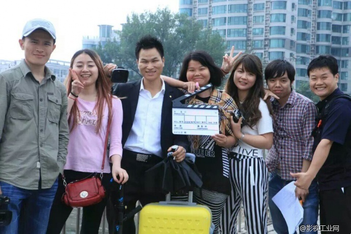 炫动映像联合北漂人制作团队共同打造的北漂主题电影《漂浮》定档本月10号正式开机！