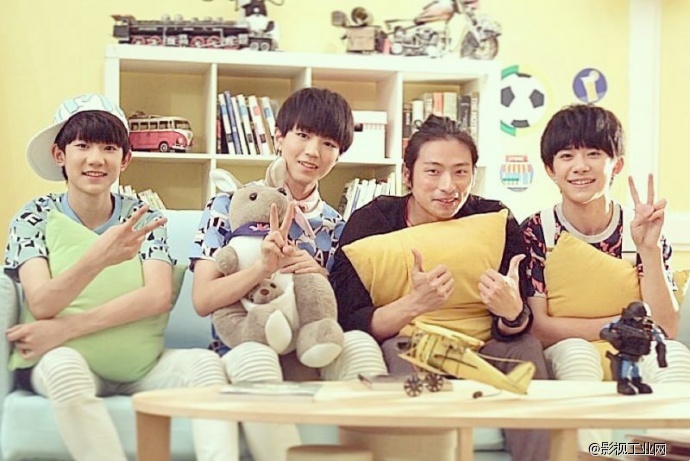 TFBOYS 专属导演 | 他导演着每一个慢动作，左手+右手