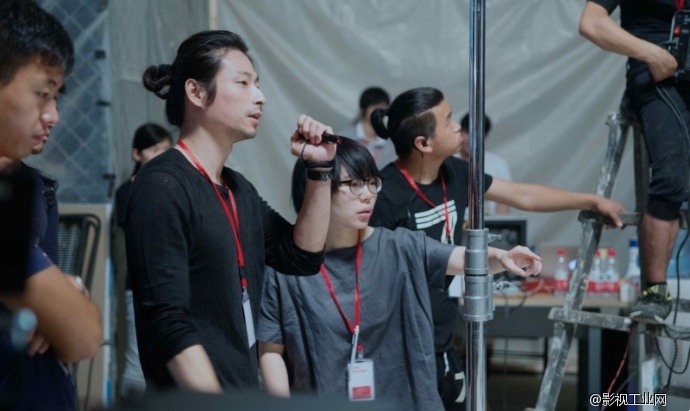 TFBOYS 专属导演 | 他导演着每一个慢动作，左手+右手