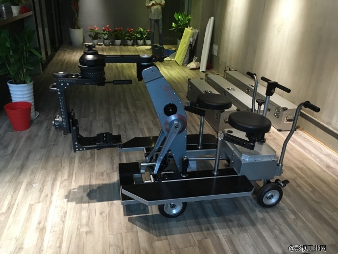 CAPINERA 莺 轨道车到货上海欧诺美