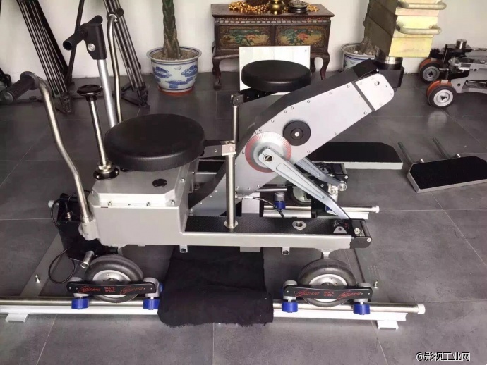 CAPINERA 莺 轨道车到货上海欧诺美