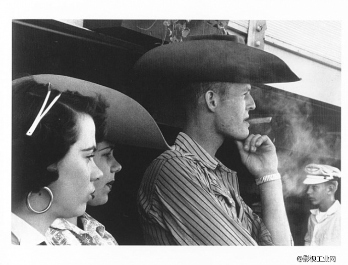 ​摄影师旅行时，在拍什么？