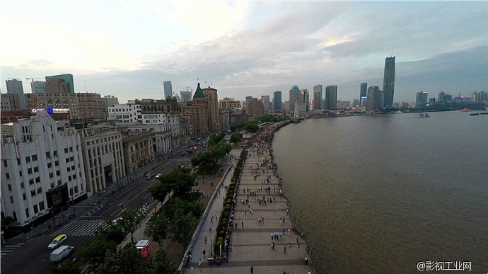 上海外滩东方明珠高清航拍素材