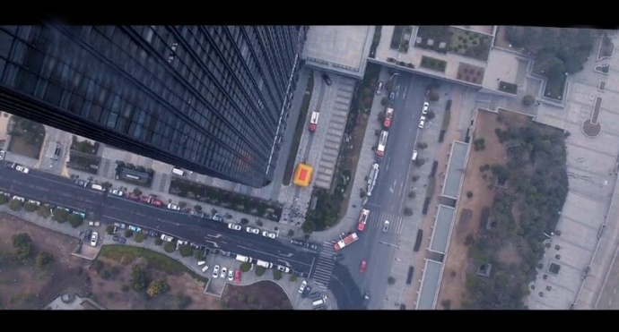 《迫在眉睫2》精彩航拍片段