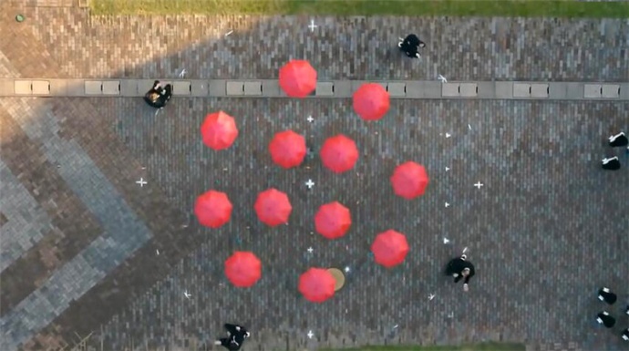 《I Won\'t Let You Down》雨伞元素航拍