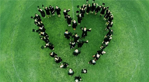 川师无人机航拍毕业照