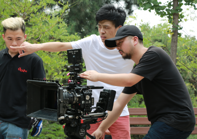 如低成本广告拍出谍影重重那种紧张刺激感、电影感、大片感？