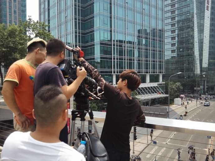 如低成本广告拍出谍影重重那种紧张刺激感、电影感、大片感？